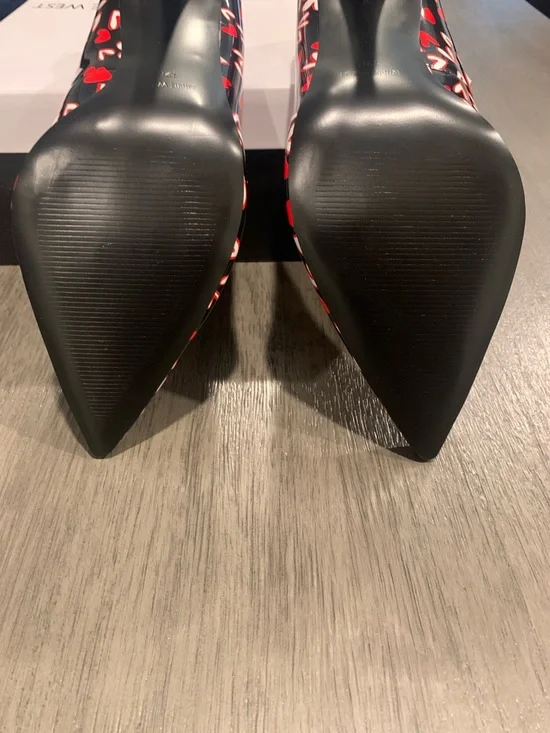 Nine West Black Pumps with Red & White Heart Print - Picture 8 of 13